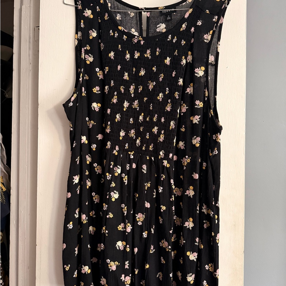 Torrid Ruched Black and Yellow Sleeveless Blouse